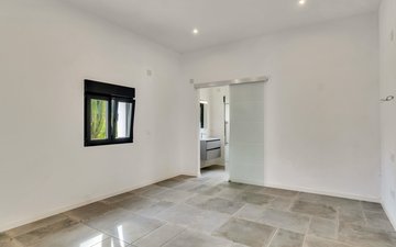 Property slide 22
