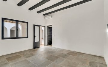 Property slide 32