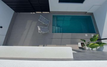Property slide 32