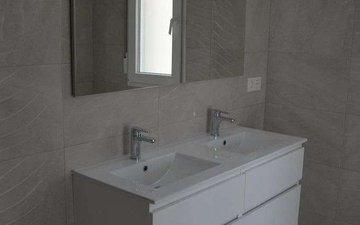 Property slide 32