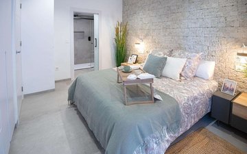 Property slide 32