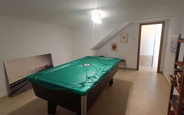 Property slide 32