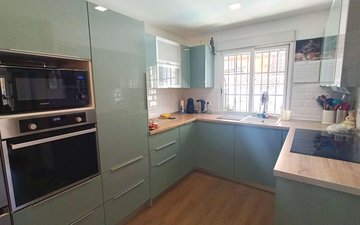 Property slide 10
