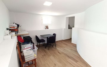 Property slide 32
