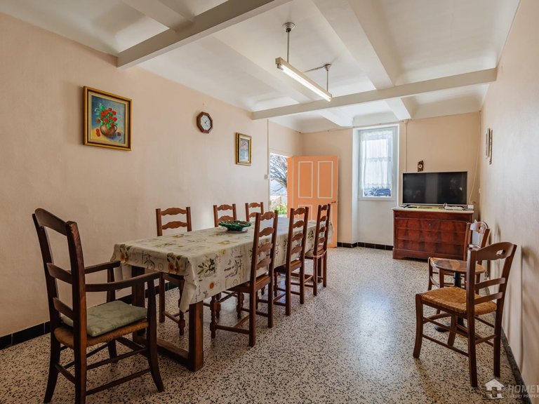 Villa for Sale in Gordes, The Luberon / Vaucluse 1