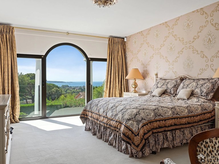 Villa for Sale in Cannes, Cannes Area 4