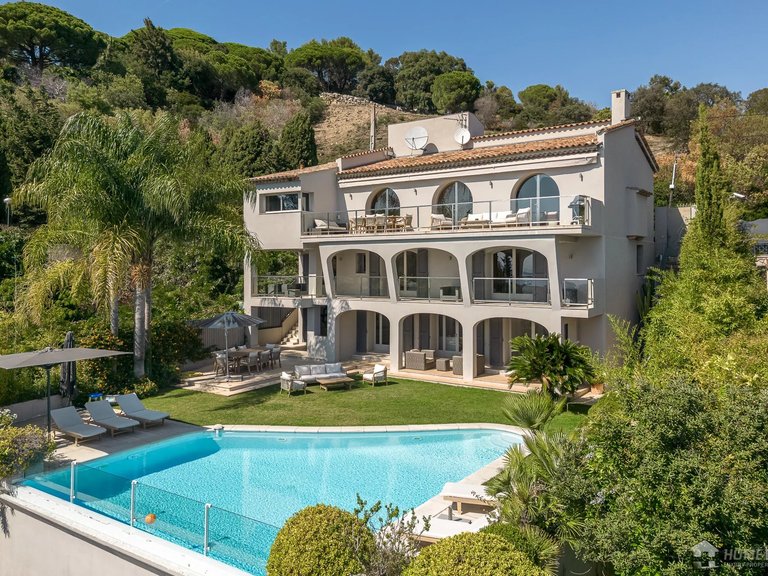 Villa for Sale in Cannes, Cannes Area 1