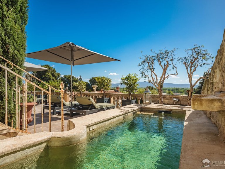 Villa for Sale in , Avignon And North Provence 2