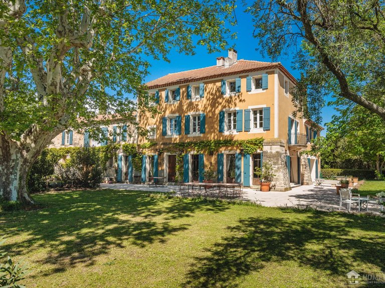Villa for Sale in , Avignon And North Provence 1
