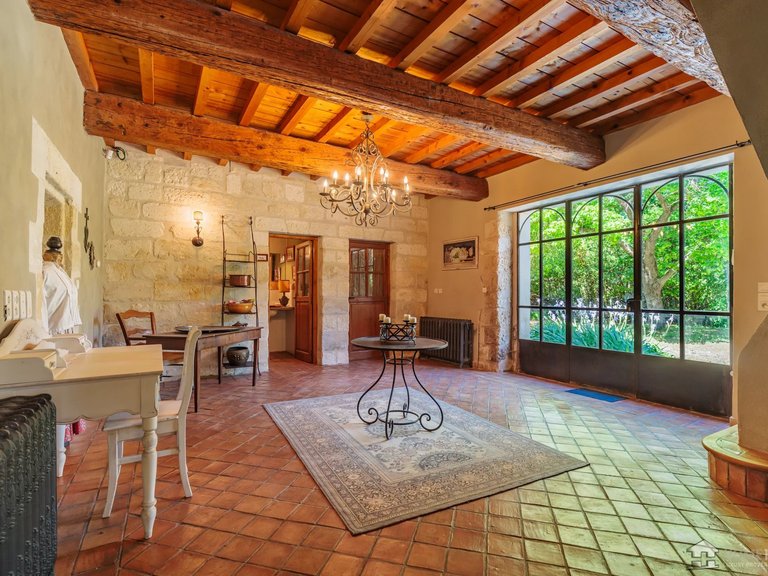 Villa for Sale in , Avignon And North Provence 4