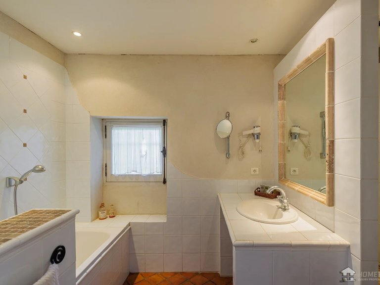 Villa for Sale in , Avignon And North Provence 7