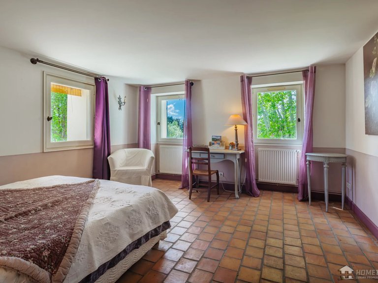 Villa for Sale in , Avignon And North Provence 8