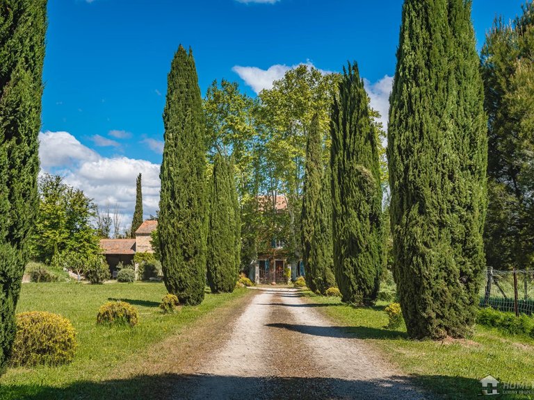 Villa for Sale in , Avignon And North Provence 11