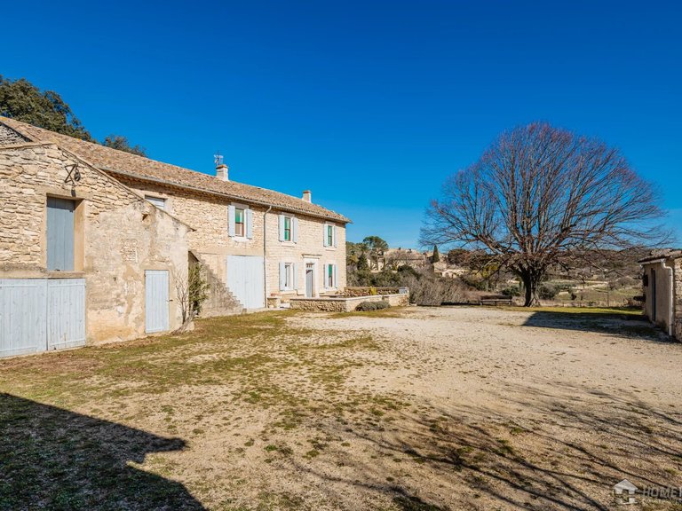 Villa for Sale in Gordes, The Luberon / Vaucluse 4