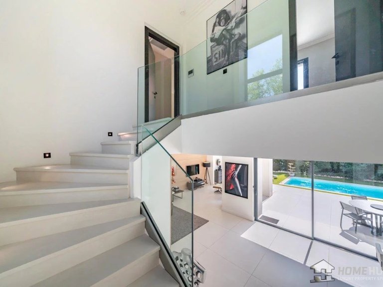 Villa for Sale in Antibes, Antibes Area 1