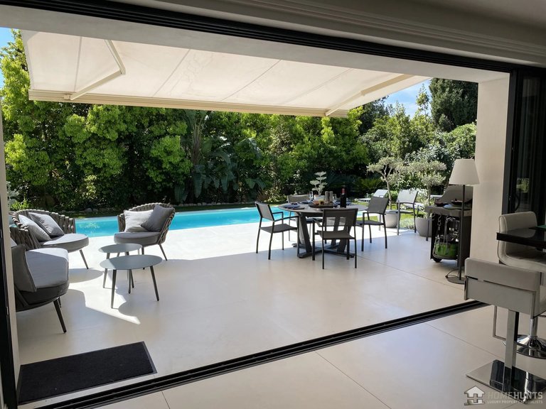 Villa for Sale in Antibes, Antibes Area 2