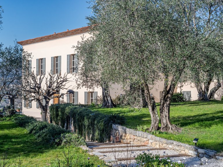 Villa for Sale in Grasse, Mougins, Valbonne, Grasse Area 6