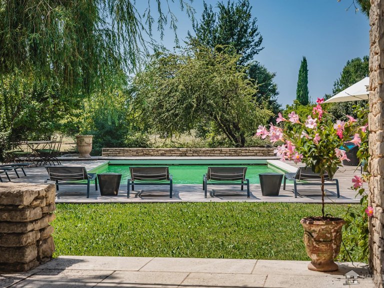 Villa for Sale in Gordes, The Luberon / Vaucluse 1