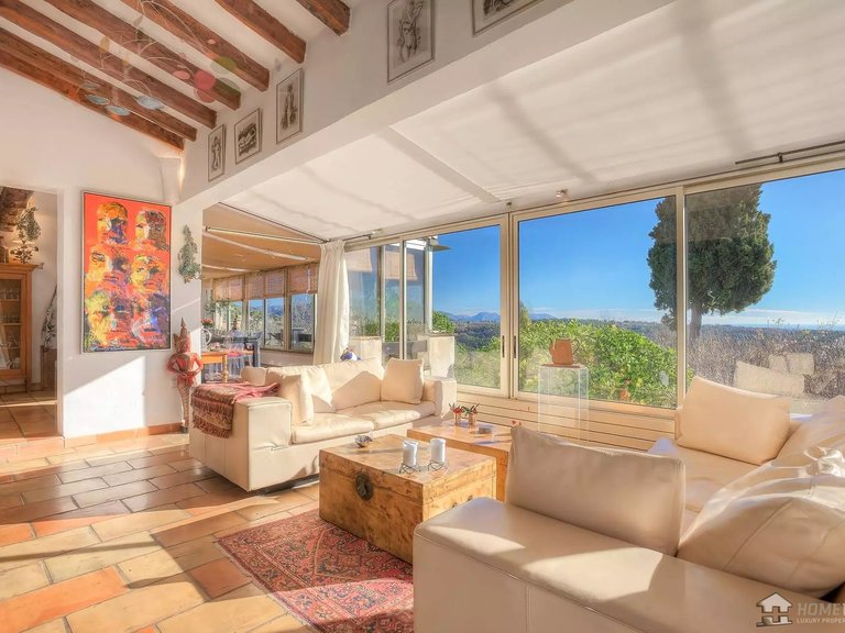 Villa for Sale in Vence, Vence, St. Paul Area 2