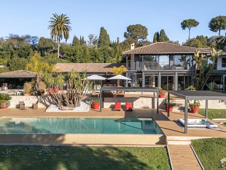 Villa for Sale in Cannes, Cannes Area 1