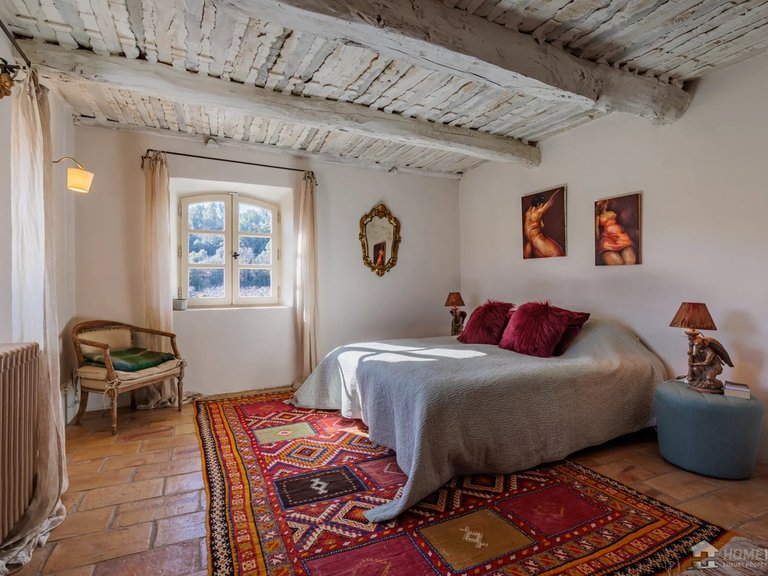 Villa for Sale in Menerbes, The Luberon / Vaucluse 8