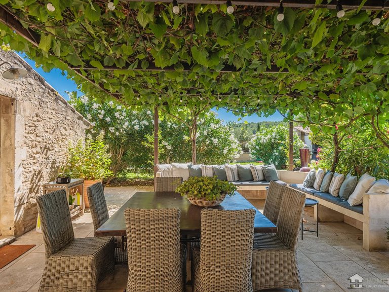 Villa for Sale in Menerbes, The Luberon / Vaucluse 9