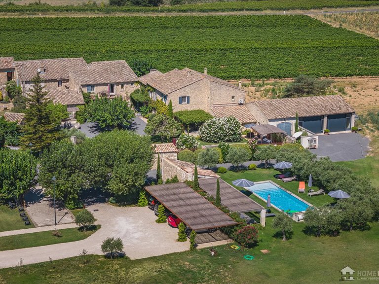 Villa for Sale in Menerbes, The Luberon / Vaucluse 11