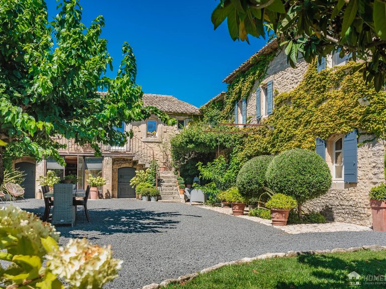 Villa for Sale in Menerbes, The Luberon / Vaucluse 12