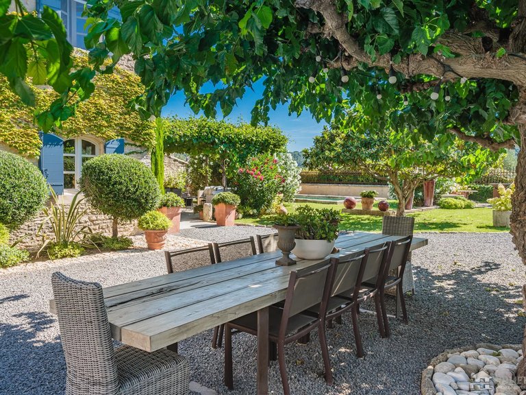 Villa for Sale in Menerbes, The Luberon / Vaucluse 13