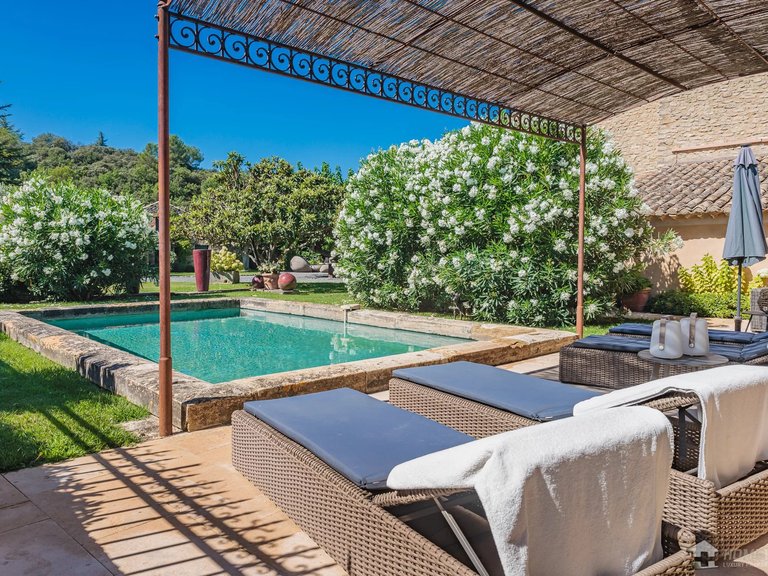 Villa for Sale in Menerbes, The Luberon / Vaucluse 15