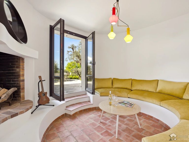 Villa for Sale in Vence, Vence, St. Paul Area 9