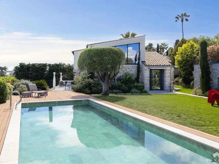 Villa for Sale in Cannes, Cannes Area 1