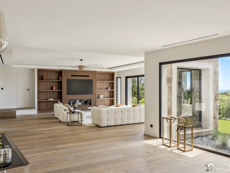 Villa for Sale in St Paul, Vence, St. Paul Area 8