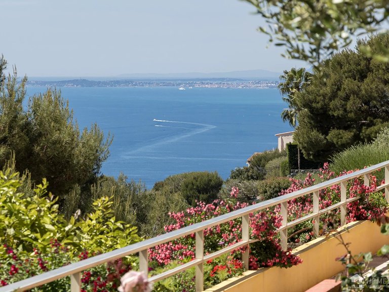 Villa for Sale in Villefranche Sur Mer, Villefranche, Cap Ferrat Area 9