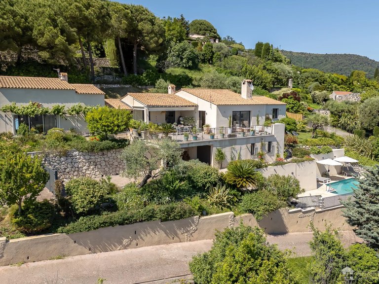 Villa for Sale in Tourrettes Sur Loup, Vence, St. Paul Area 2