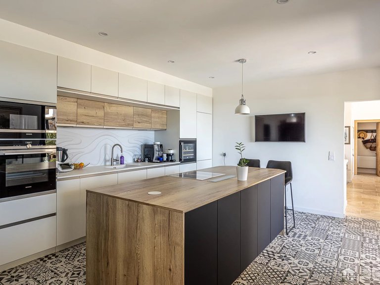 Villa for Sale in Tourrettes Sur Loup, Vence, St. Paul Area 10