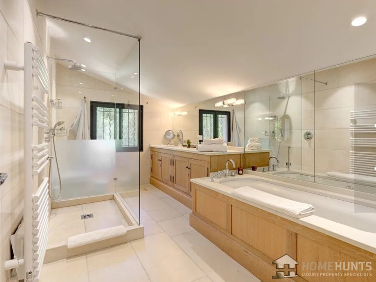 Villa for Sale in Le Tignet, Mougins, Valbonne, Grasse Area 8