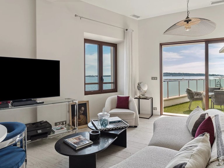 Villa for Sale in Cannes, Cannes Area 3