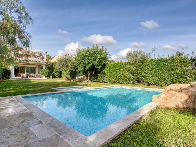 Villa for Sale in Antibes, Antibes Area 1
