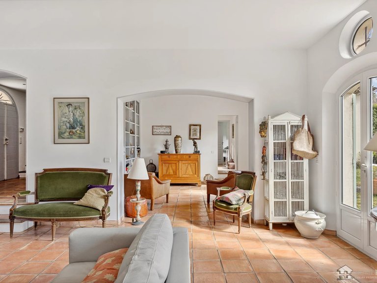 Villa for Sale in Grasse, Mougins, Valbonne, Grasse Area 7