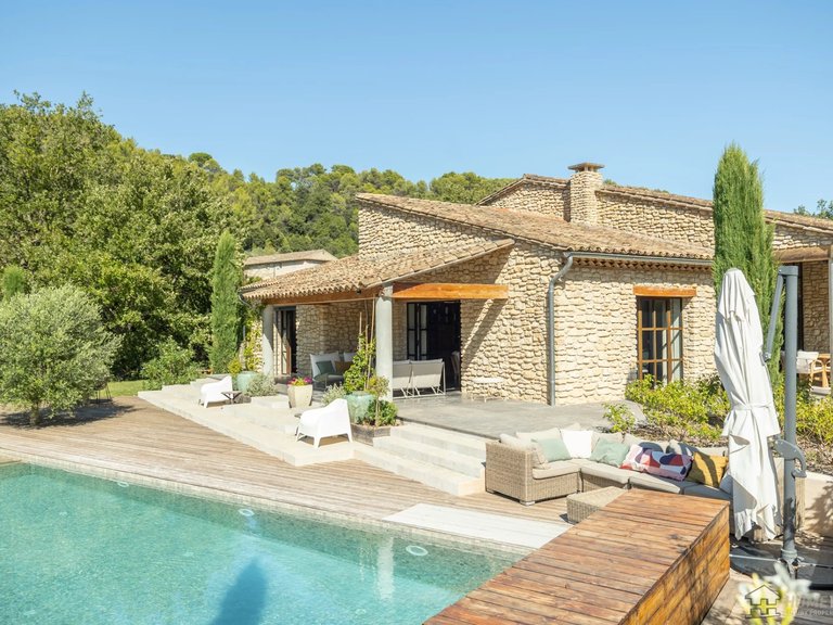 Villa for Sale in Menerbes, The Luberon / Vaucluse 4