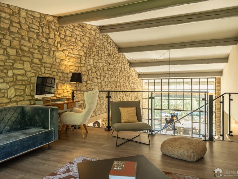 Villa for Sale in Menerbes, The Luberon / Vaucluse 8