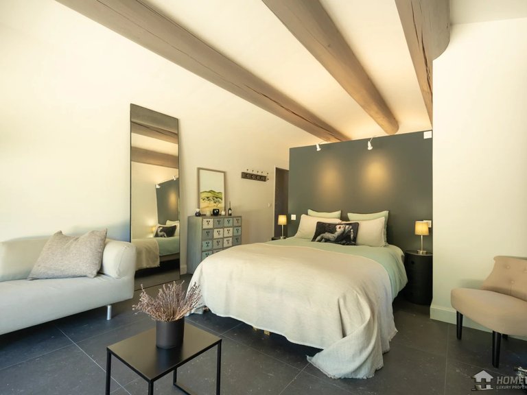 Villa for Sale in Menerbes, The Luberon / Vaucluse 10