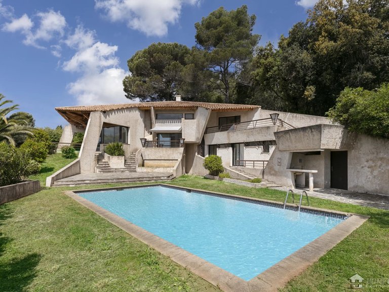 Villa for Sale in Biot, Mougins, Valbonne, Grasse Area 1