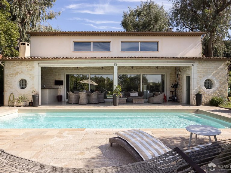 Villa for Sale in Cannes, Cannes Area 3