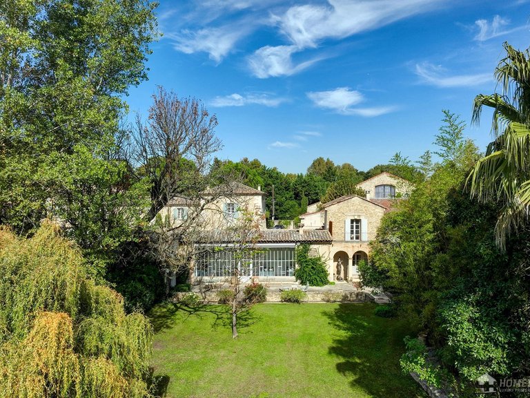 Villa for Sale in , Avignon And North Provence 1