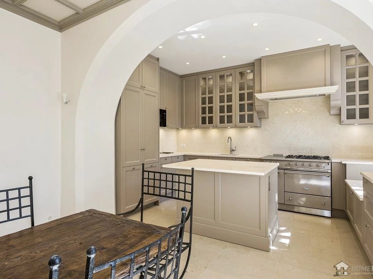 Villa for Sale in Grasse, Mougins, Valbonne, Grasse Area 2