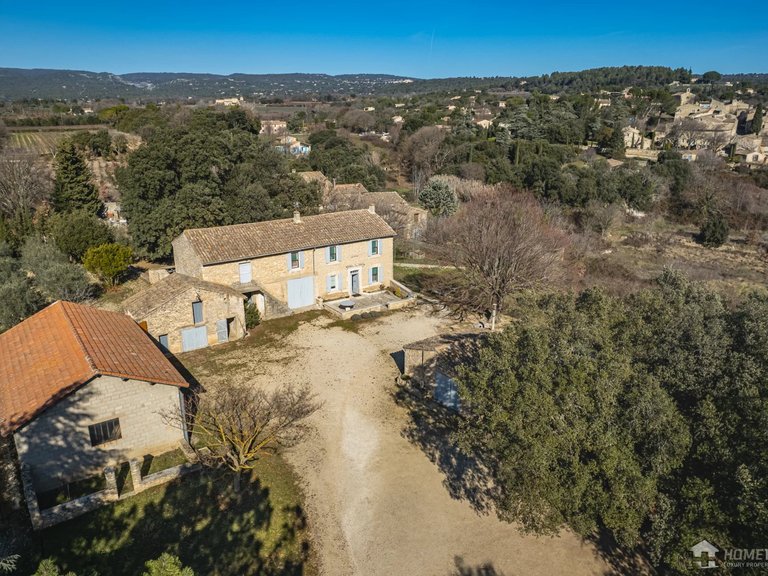 Villa for Sale in Gordes, The Luberon / Vaucluse 7