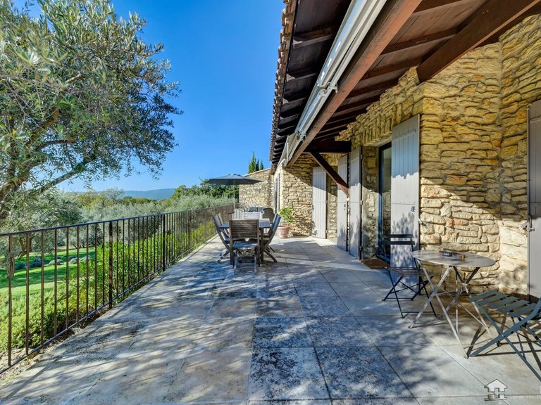 Villa for Sale in Gordes, The Luberon / Vaucluse 2