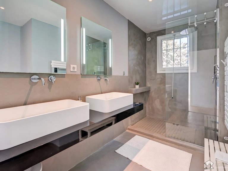 Villa for Sale in Gordes, The Luberon / Vaucluse 6
